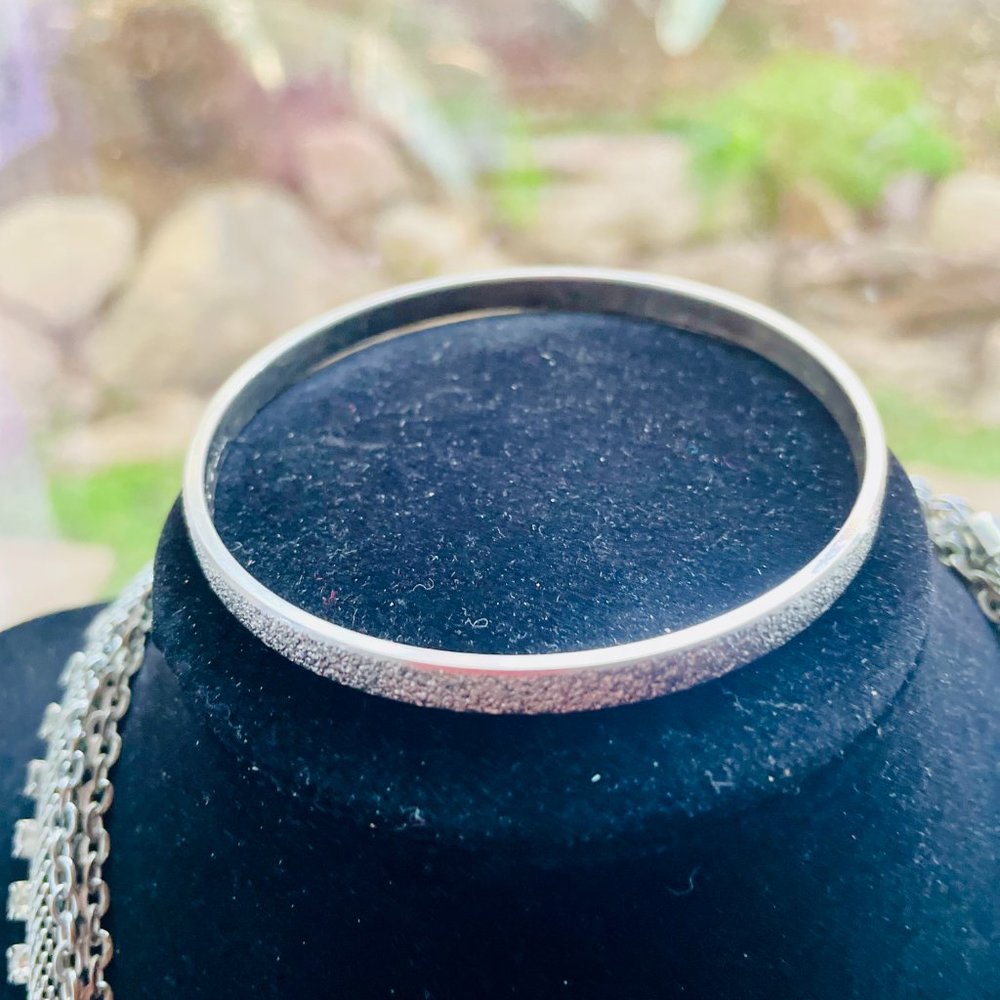2 ITEMS Vintage Silver tone Monet bangle bracelet and 6 assorted chain necklace - Picture 5 of 7